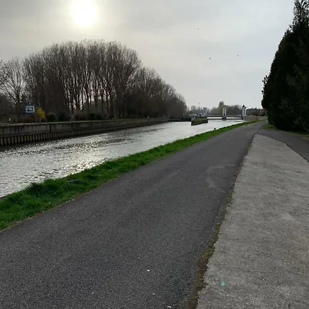 Au Bord De L'eau * Le Bizet