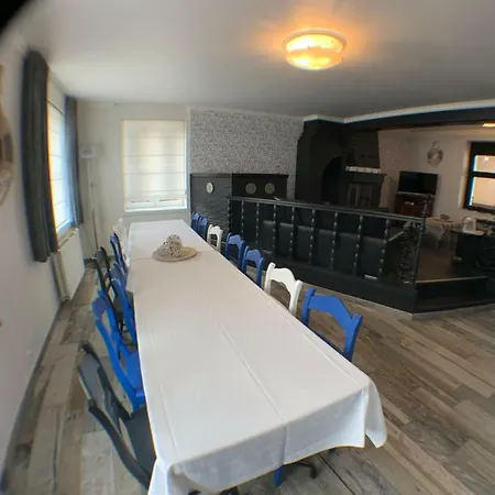 Au Bord De L'eau Le Bizet