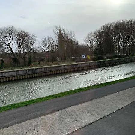 Au Bord De L'eau *