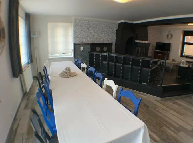 Au Bord De L'eau Le Bizet